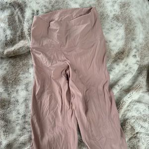 Ight pink colorfolkola leggings.